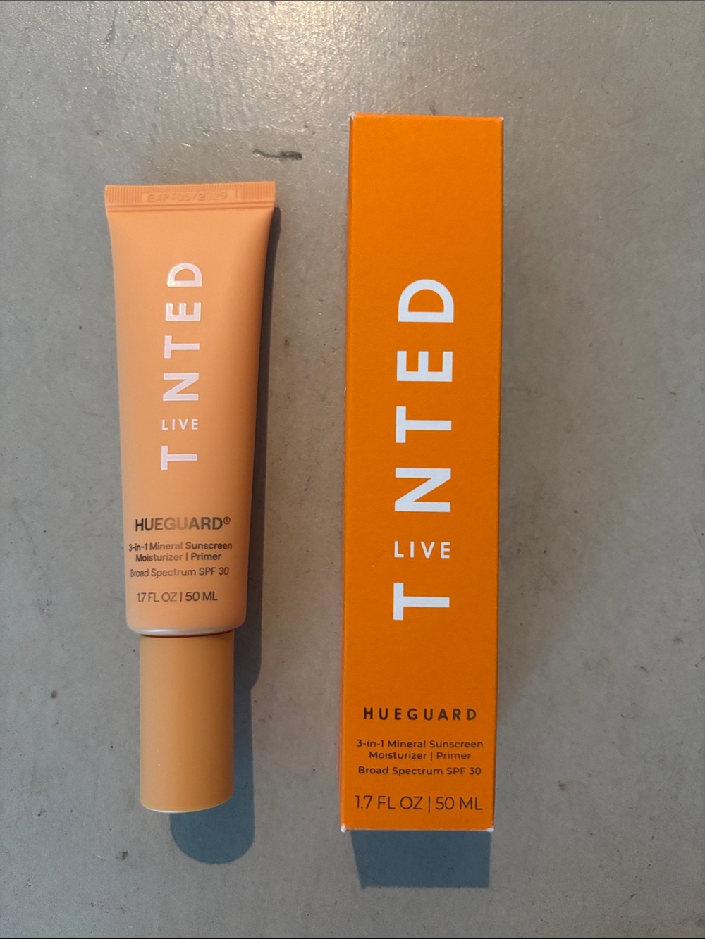 NIB LiveTinted HueGuard 3-in-1 Mineral Sunscreen Moisturizer SPF30